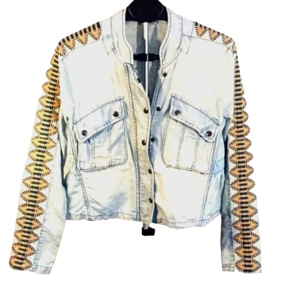Free People Denim Jacket Sz XS EMBROIDERED BEADED Light Blue Boho Gypsy Bohemian - Picture 7 of 16